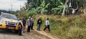 Penertiban Alat Peraga Kampanye Oleh Kapolsek Keera Bersama Panwascam.