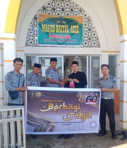 Momen Bulan Ramadhan, Pegawai Rutan Sengkang Berbagi Takjil