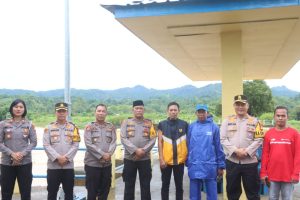 Kapolres Wajo Pantau Langsung Situasi Banjir di Kecamatan Keera