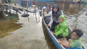 Peduli Korban Banjir, Anak Didik Paud Terpadu Fieqfand Kids School Berikan Bantuan.
