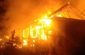 Rumah Panggung di Macero Belawa Hangus Terbakar, Kerugian 150 Juta