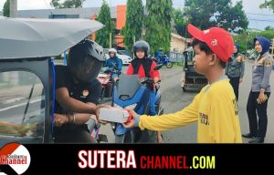 Rayakan Hari Disabilitas Internasional 2024, SLB Negeri 1 Wajo Berbagi Kepada Pengguna Jalan