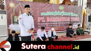 Kakan Kemenag Wajo Lepas 110 Jamaah Umrah PT Darmawan Tour & Travel