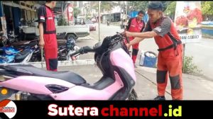 Montir Bengkel di Sengkang Panik Lihat Ular Piton di Sadel Motor