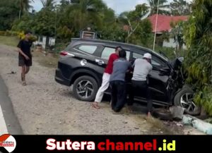 Diduga Ngantuk, Sopir Minibus Hantam Mobil Box Yang Terparkir di Bahu Jalan, Hebohkan Warga Keera