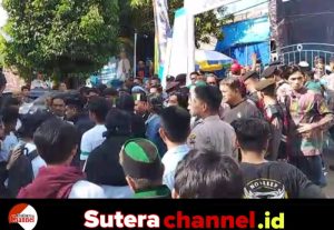 Peringatan Hardiknas di Wajo Diwarnai Aksi Unjuk Rasa dan Saling Dorong