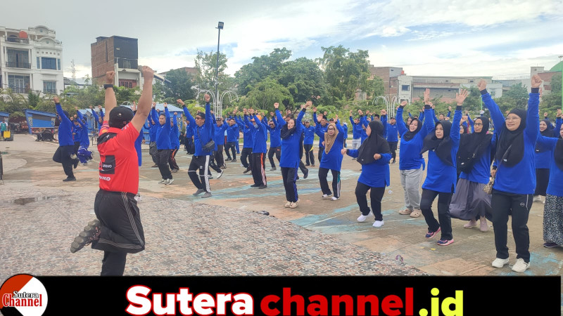 Jelang Keberangkatan, Ratusan Calon Jamaah Haji Khusus PT Darmawan Lakukan Senam Kebugaran di RTH Callaccu