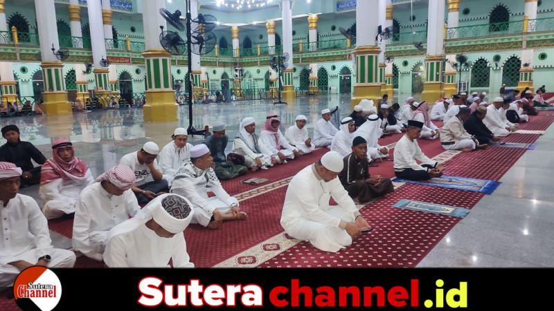 Masjid Agung Sidrap Jadi Persinggahan Shalat Subuh Haji Khusus PT Darmawan Tour & Travel