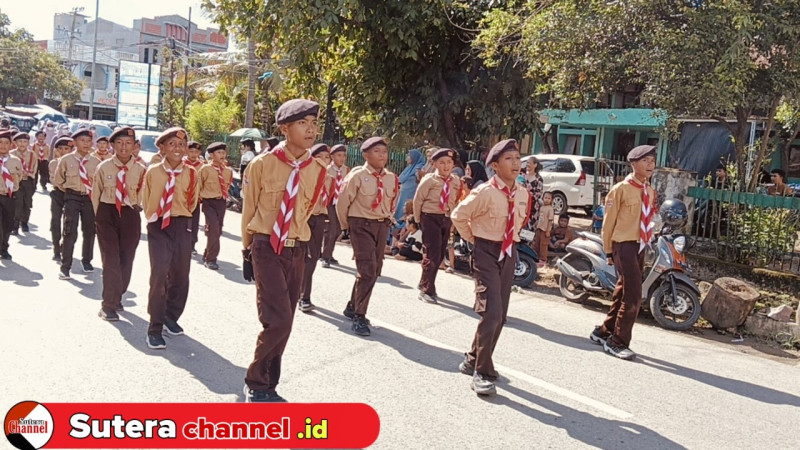 Kompak dan Penuh semangat, SD As’adiyah Ikuti Lomba Gerak Jalan