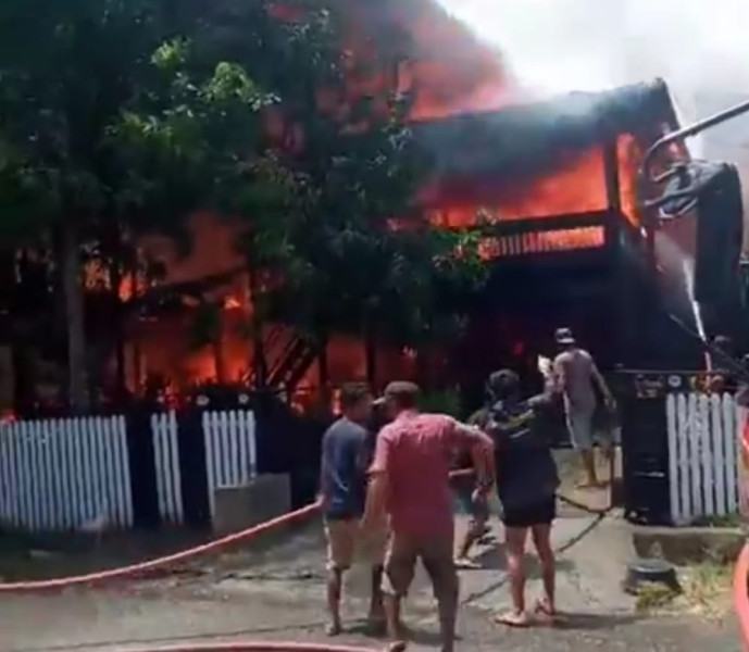 Diduga Korsleting Listrik Picu Kebakaran, Kerugian Capai Rp1 Miliar di Tanasitolo